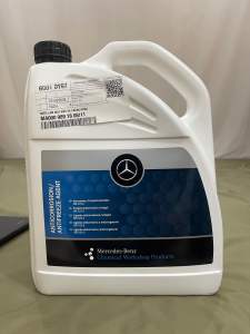 Nước làm mát động cơ xe mercedes benz. Nước màu hồng. Can 5 lít