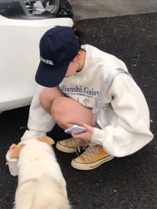 เสื้อสเวตเตอร์คอวีแขนยาวทรงหลวมสไตล์ย้อนยุคสไตล์อเมริกันแบบบางสำหรับผู้หญิงในฤดูใบไม้ร่วงและฤดูหนาว