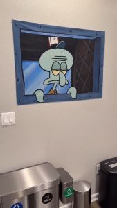 Jual Sticker Jendela Custom Crusty Crab SpongeBob Cetak HD Desain Menarik & Berkualitas