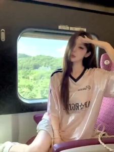 Korean style fashionable womens T-shirt oversized loose pattern NO.78 V-neck short-sleeved sweet sports T-shirt for women hot sale 2025