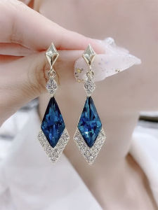 Elegant Blue Diamond Shape Earrings: A Unique Red Ear Jewelry Trend