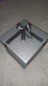 Kado Ultah Snack Box Hitam 16x16 dengan Jam Tangan dan LED - Gift