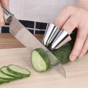 3Pcs Stainless Steel Vegetable Trimming Claw Finger Guard Protective Finger Sleeves Garlic Peeler Thumb Blade for Peeling Pinching Beans(Silver)