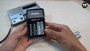 (Bundle Deals) Energizer Recharge Maxi Charger CHVCM4 + Recharge Extreme AAA (2pcs)