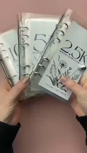 Vertical Money Saving Binder – 12-Month Budget Challenge Book with 6-Ring Durable PVC Folder & Cash Envelope System 存钱储蓄本