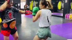 เป้าซ้อมมวย เป้าล่อเตะแบบสวมแขน เป้าซ้อมชกมวย เป้าล่อชก เป้าล่อเตะแบบสวมแขน เป้าใช้ซ้อมเตะมวย Boxer Target SP45