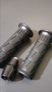 PAKET PROMO HANDGRIP GRIP KAZE KAWASAKI + JALU PCX HITAM BISA UNTUK SEMUA MOTOR-HITAM