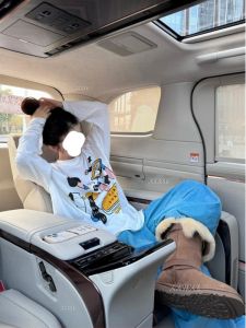 เสื้อยืดคอกลมแขนยาวหลวมๆ สไตล์การ์ตูน แฟชั่นฤดูใบไม้ผลิ ฤดูใบไม้ร่วง ฤดูหนาว สำหรับผู้หญิง อายุ 25-29 ปี