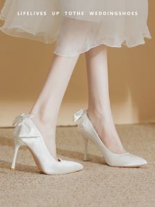 รองเท้าส้นสูงผ้าซาตินสีขาวสำหรับผู้หญิง รองเท้าแต่งงานแบบสวมหัวแหลม ด้านหลังสูง รองเท้าแฟชั่นฤดูใบไม้ร่วง 2022 รองเท้าแตะส้นเดี่ยว