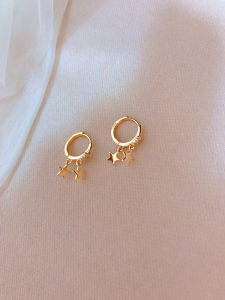 ต่างหูทรงดาวสไตล์เกาหลีสำหรับผู้หญิง ดีไซน์เก๋ไก๋และโดดเด่น ต่างหูแบบห่วง ชุบทองแดง สไตล์เกาหลี คอลเลกชันฤดูใบไม้ผลิ 2024