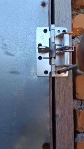 Bản lề cửa tự động đóng thông minh