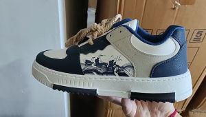 🔥KUTSUBA🔥รองเท้ากีฬาอินเทรนด์ของผู้ชายใหม่กันลื่นทนต่อรองเท้าสีขาวแฟชั่นสไตล์เกาหลี รองเท้ากีฬาลำลองสำหรับผู้ชาย รองเท้าเทรนนิ่งออกกำลังกาย ดูดี แมตช์ง่าย