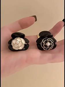 Klip Rambut 双C山茶花发夹 Double C Camellia Hair Clip 优雅韩系气质发卡 Elegant Korean Style Flower Hair Accessory