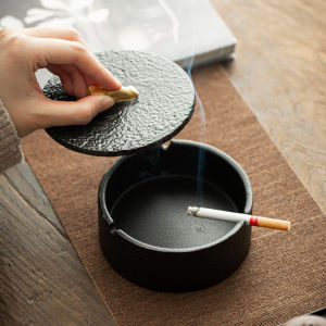 Creative Ceramic Ashtray Chinese Style Office Living Room Decorative Ornament with Lid Retro Decoration Accessories