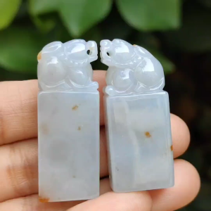 Type A Natural Jadeite Jade with Golden Yellow Patches High Quality - Crafted as pixiu for stamp or display certificate weighs 15.79 and 15.76 grams measurement 37.7 * 15.6 * 10 and 39.1 * 14.7 * 9.3 mm(hand8)