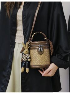 Fashionable Bucket Bag Crossbody Shoulder Handbag Womens Stylish Trendy Soft PU Leather Small Size Pure Color for Daily Use