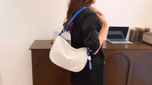 Túi đeo chéo vải Oxford chống thấm nước dung tích lớn hình bánh bao kiểu dáng thể thao giản dị mới đa năng xu hướng túi đeo vai nữ LX398