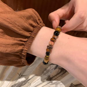 สร้อยข้อมือไม้สไตล์ใหม่จีนกลางๆ ดีไซน์เรียบง่ายสำหรับผู้หญิง เครื่องประดับแฟชั่นฤดูใบไม้ร่วง สร้อยข้อมือแบบมีส่วนผสม