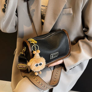 Boston Bag Womens New 2025 High-End Feel French Bread Single Shoulder Bag Trendy Wide Strap Crossbody Small Pillow Bag