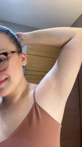 ครีมทาผิวขาว ครีมไวท์เทนนิ่ง ครีมบำรุงรักแร้ 100g ก้นดำ รักแร้ดำ ขาหนีบดำ สิวหลัง หัวเข่าดำ ศอกดำ