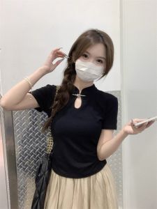 เสื้อยืดคอตั้งแขนสั้นทรงสลิมฟิตสำหรับผู้หญิง ฤดูร้อน 2025 ดีไซน์ใหม่ สไตล์จีน กระดุม ผ้าโพลีเอสเตอร์ ปกติ
