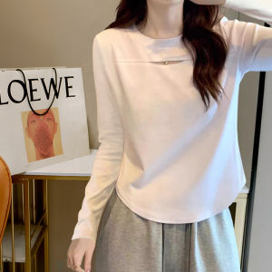 Áo Thun Cotton Dài Tay Màu Trắng Cho Nữ Mùa Xuân Thu Thiết Kế Mới Không Đều Khoét Lỗ Áo Lót Cổ Tròn Tay Dài Thường