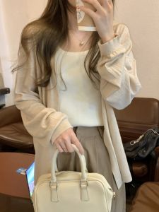 เสื้อคาร์ดิแกนถักแบบลำลองสไตล์เรียบง่ายสำหรับผู้หญิงในฤดูใบไม้ร่วงปี 2025 เสื้อคลุมกันหนาวทรงหลวมๆ แขนยาว ปกเปิด คอวี สีพื้น