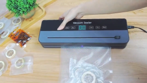 Food Vacuum Sealer with Vacuum Bags Airtight Food Storage Strong Suction Power Dry Wet Mode