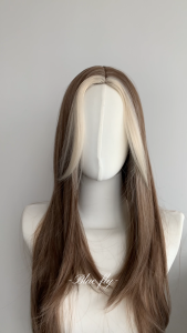 Womens Long Straight Blonde-Brown Wig with a Natural-Looking Middle Part for Everyday Wear and Cosplay