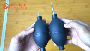 Peniup Debu Kopi: Mengenal Aksesori Mesin Kopi
