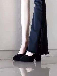 สีดำ รองเท้าส้นสูงหนังกลับสไตล์พร็อพ ฤดูใบไม้ผลิ ฤดูใบไม้ร่วง รุ่นใหม่หัวแหลมส้นหนาสัมภาษณ์การทํางาน ผู้หญิง รองเท้า