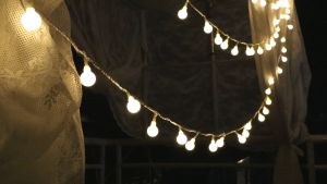 NUVOX LED Connectable Globe String Lights Indoor Bedroom 33ft Warm White Christmas Lights with Remote 2Mode Hanging Fairy Lights Outdoor Waterproof for Room Dorm Christmas Decorations