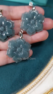 Mặt dây cổ đá Cẩm Thạch ngọc lam chạm khắc kiểu hoa mai đường kính 2.4cm tuyệt đẹp thanh lịch G013osmd Hoa Minh Gem