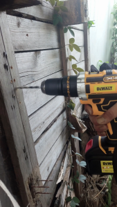 DEWALT สว่านไร้สาย 359V สว่านแบต ชุดของเเถม เเบต2ลูก เเท่นชาตอย่างดี1อัน+พร้อมชุดอุปกรณ์ (AAA)