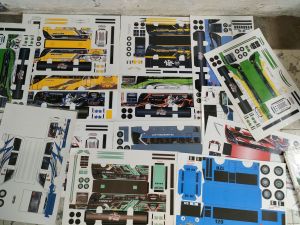 Lembaran Stiker Pola Papercraft Bus Skala 1:50