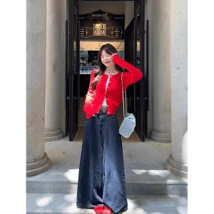 เสื้อคาร์ดิแกนถักสีแดง ทรงสลิมฟิต แขนยาว ทรงสั้น ทรงเข้ารูป สำหรับผู้หญิง ฤดูใบไม้ผลิและฤดูใบไม้ร่วง 2025 รุ่นใหม่