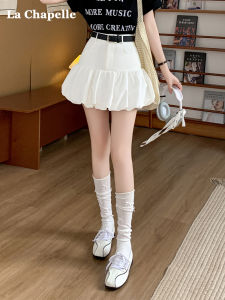 กระโปรงสั้นทรงเอเอวสูงสีขาว La Chapelle กระโปรงสั้นทรงเอสไตล์เกาหลีสำหรับผู้หญิง ฤดูร้อน 2025 กระโปรงทรงร่มแบบใหม่