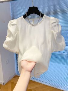 เสื้อเชิ้ตผ้าชีฟองคอตตอนผสมลูกไม้แขนพองน่ารักสำหรับผู้หญิง ฤดูร้อนปี 2025 เสื้อยืดผ้าไหมที่สวมใส่สบายและระบายอากาศได้ดี