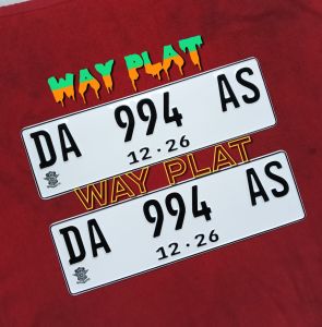 plat nomor mobil warna putih font baru 2pcs/sepasang