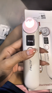 ALLTOU เครื่องดูดสิว เครื่องดูดสิวไฟฟ้า ปรับแรงดูดได้ 3 ระดับ ไม่ทำลายผิวหนัง  หน้าจอสะอาด ปลดปล่อยสิวเสี้ยน/สิวข้างจมูก/สิวอุดตัน ฟรีหัวดูด 3 ชิ้น มองเห็นกระบวนการทำความสะอาดได้