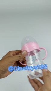 ALYONA AL-015 BOTOL SUSU DENGAN PEGANGAN 240ml/8oz PERLENGKAPAN BAYI BARU LAHIR SIKAT BOTOL BAYI  BOTOL SUSU BAYI  TAS PERLENGKAPAN BAYI  DOT BAYI NEWBORN PEMBERSIH DOT BAYI PERLENGKAPAN BAYI PEREMPUAN BABY SHOP PERLENGKAPAN BAYI PERLENGKAPAN BABY