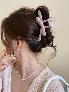 กิ๊บติดผมโบว์ระดับไฮเอนด์สไตล์ย้อนยุคสำหรับผู้หญิง กิ๊บติดผมรูปฉลามที่ด้านหลังศีรษะ