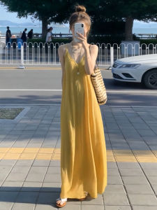 Karrar betsey | Đầm Dài Ống Vàng Cổ V