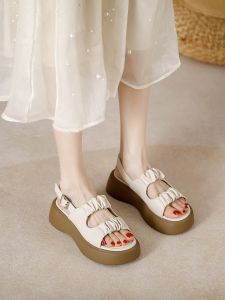 beauty shoes🤍🤍 รองเท้าแตะแพลตฟอร์มสตรี รองเท้าแตะกันลื่นหัวเข็มขัดสบาย รองเท้าแตะชายหาดลำลองสำหรับนักเรียน（35-40）