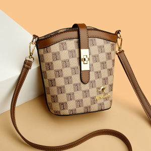 Fashionable Kangaroo Single Shoulder Bucket Bag Womens New 2025 Trendy Commuter Small Handbag Soft Leather Casual Style