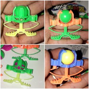 Một cái trò chơi bắn bi nhựa mini có nhiều màu bằng nhựa