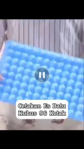 Cetakan Es Batu Kubus Diamond 96 Kotak / Alat Pencetak Puding Agar-Agar Jelly Cokelat Yogurt Food Grade Anti Patah / Ice Cube Plastic Tray Mold 96 Boxes / Wadah Tempat Cetak 96 Sekat Unik Bahan Plastik BPA FREE Multifungsi - GP Mall