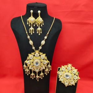 เซ็ตเครื่องประดับ ราคาถูก มีหลายแบบให้เลือก  สินค้าพร้อมจัดส่งจากประเทศไทย