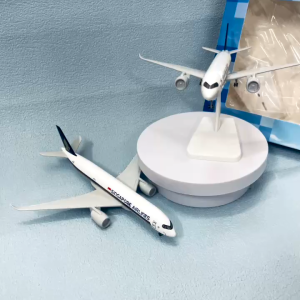 Mô hình trưng bày máy bay Airbus A350-900 Singapore Airlines bánh xe liền thân _ Hợp Kim Cao Cấp