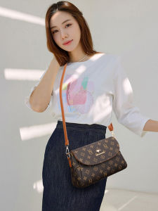 Fashionable Soft Leather Floral Print Crossbody Bag for Middle-Aged Women Casual Versatile Ladies Handbag Shoulder Bag